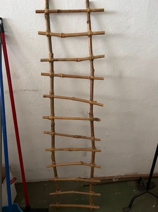 Escalera de bambú artesanal