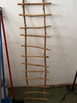 Escalera de bambú artesanal