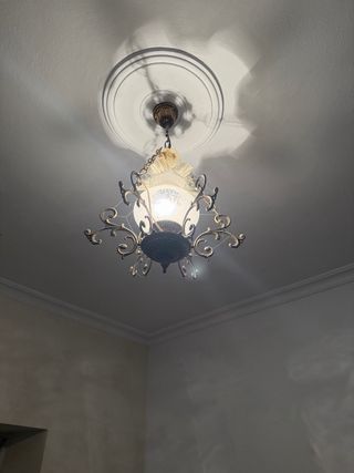 Lámpara de techo antigua