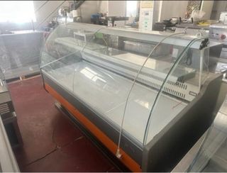 Vitrina expositora con reserva