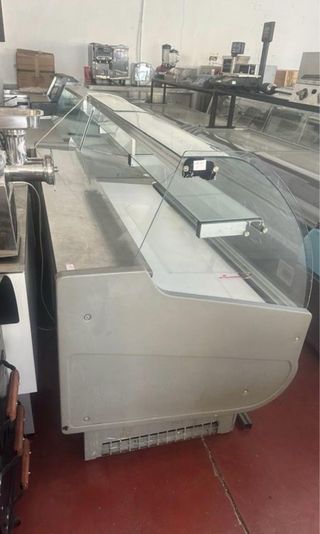 Vitrina expositora con reserva