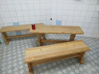 3 bancos de madera rústicos