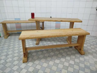 3 bancos de madera rústicos