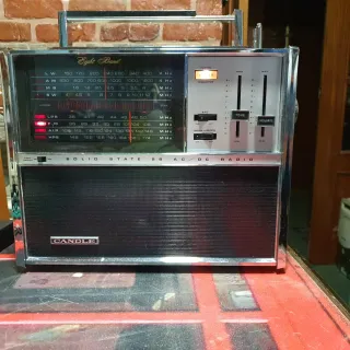 Radio Portátil Candle 8 band TK-2653