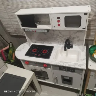 Cocinita de juguete blanca