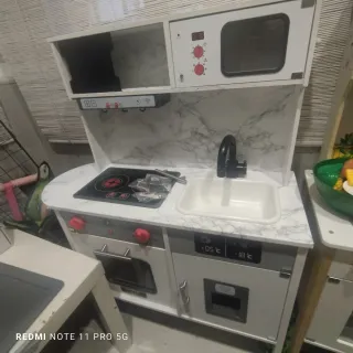 Cocinita de juguete blanca