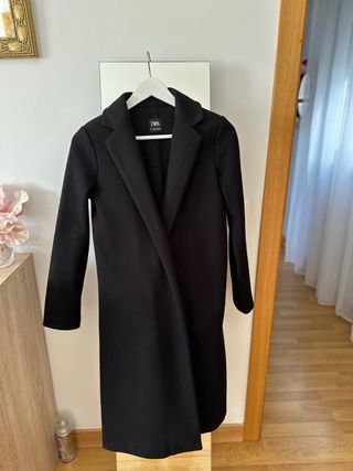 Abrigo largo Zara negro