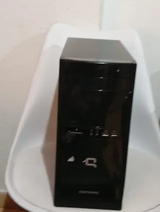 Caja de PC Compaq Negra