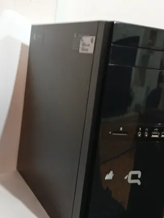 Caja de PC Compaq Negra