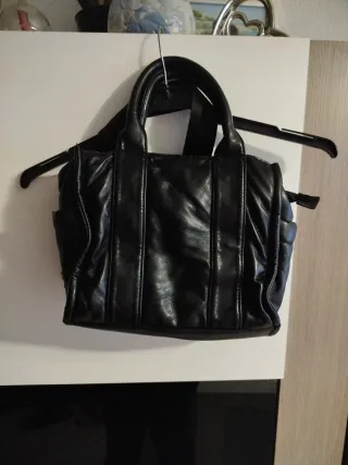 Bolso negro de piel