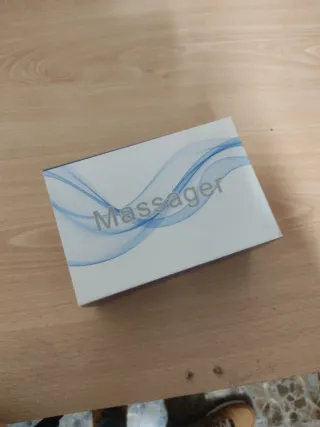 Masajeador TENS con electrodos y accesorios