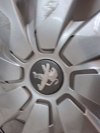 TAPACUBOS PEUGEOT 108 (2)
