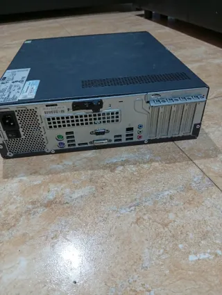 Caja PC Fujitsu Negra