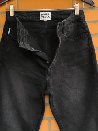Pantalones vaqueros Bimba y Lola negros Talla M