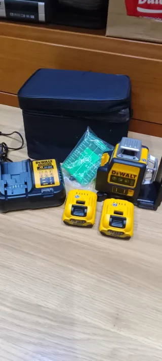 Nivel Láser + 2 Baterías