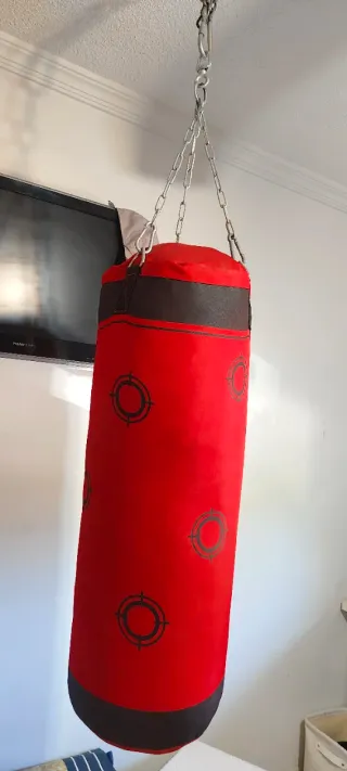 Saco de boxeo rojo y negro
