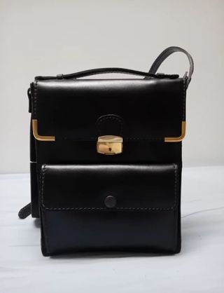 BOLSO CUERO BANDOLERA NEGRO