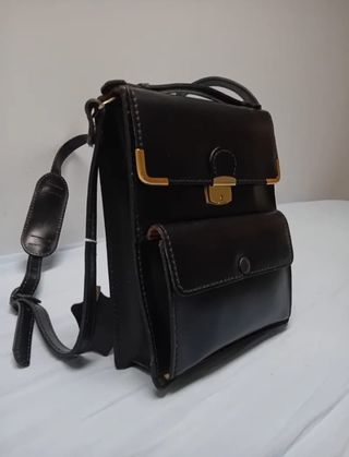 BOLSO CUERO BANDOLERA NEGRO