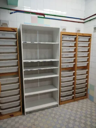 3 Muebles de Almacenaje Madera y Plástico