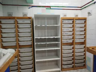3 Muebles de Almacenaje Madera y Plástico