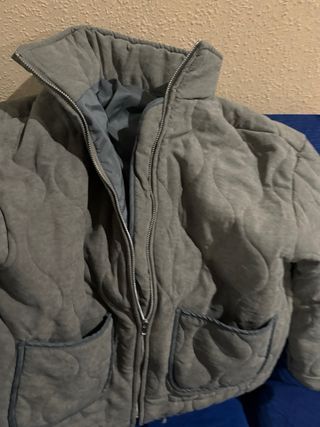Chaqueta acolchada gris mujer