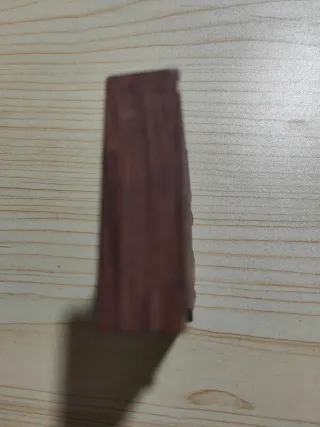 Mobiletto in legno con cassetti e mensole