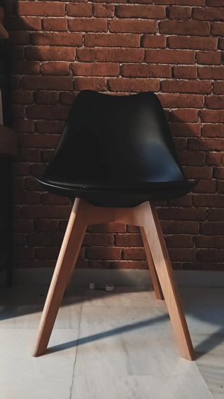 Sillas Nórdicas Blancas, Negras y Madera