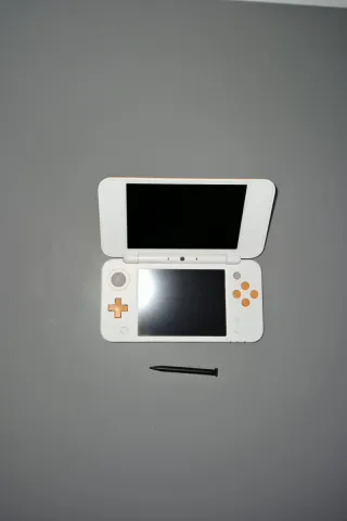 Nintendo 2DS XL + 2 juegos + funda