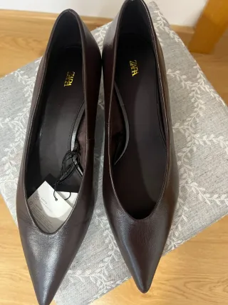 Zapatos de tacón de piel Zara marrones