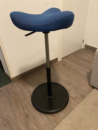 Taburete Varier MOVE azul y negro