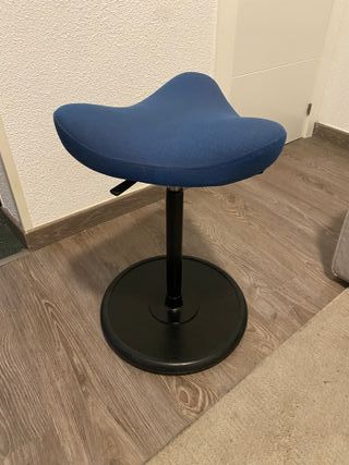 Taburete Varier MOVE azul y negro