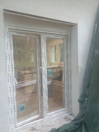 Puerta balconera con persiana. Ningún uso