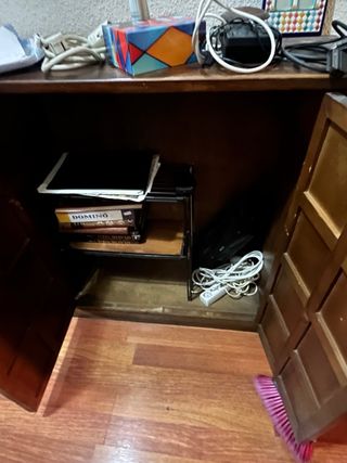 Aparador antiguo tallado madera 103x104x37