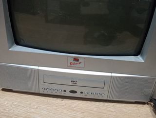 TV Vintage con CD y DVD. Funcionan todas bien.
