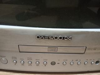 TV Vintage con CD y DVD. Funcionan todas bien.