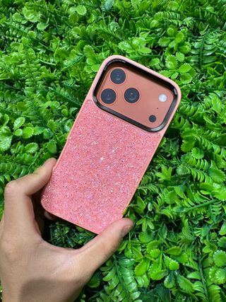 Funda iPhone 17 Pro con piedrecitas brillantes