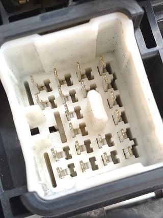 CAJA RELES / FUSIBLES SUZUKI SX4 (2)