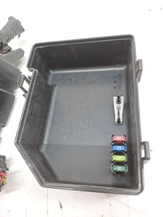 CAJA RELES / FUSIBLES SUZUKI SX4 (2)