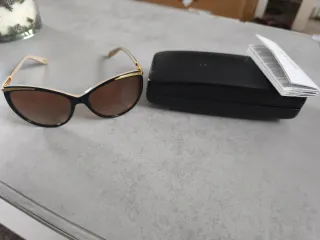 Gafas de sol Ralph Lauren negras y doradas