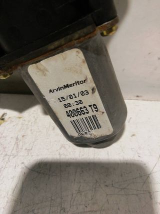 ELEVALUNAS DELANTERO IZQUIERDO RENAULT KANGOO (2)