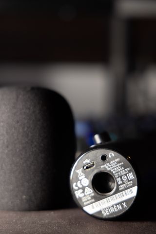 Micrófono Razer Seiren X y Brazo