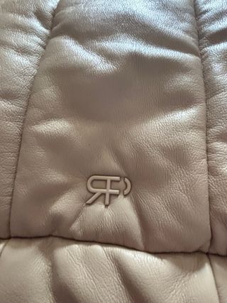 Bolso beige acolchado