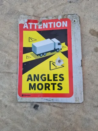 Placa ANGLES MORTS camión