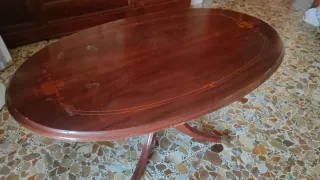 Mesa de centro ovalada de madera