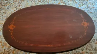 Mesa de centro ovalada de madera