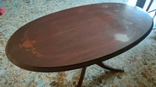 Mesa de centro ovalada de madera