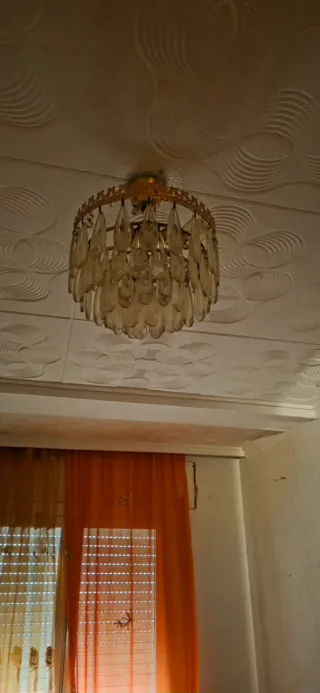 Lámparas de araña de cristal y de bronce