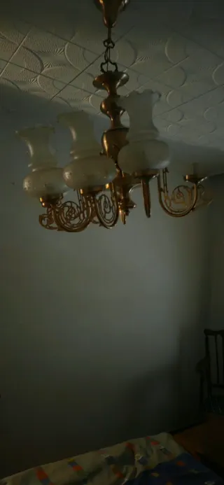 Lámparas de araña de cristal y de bronce