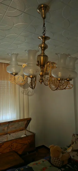 Lámparas de araña de cristal y de bronce