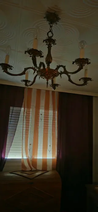 Lámparas de araña de cristal y de bronce